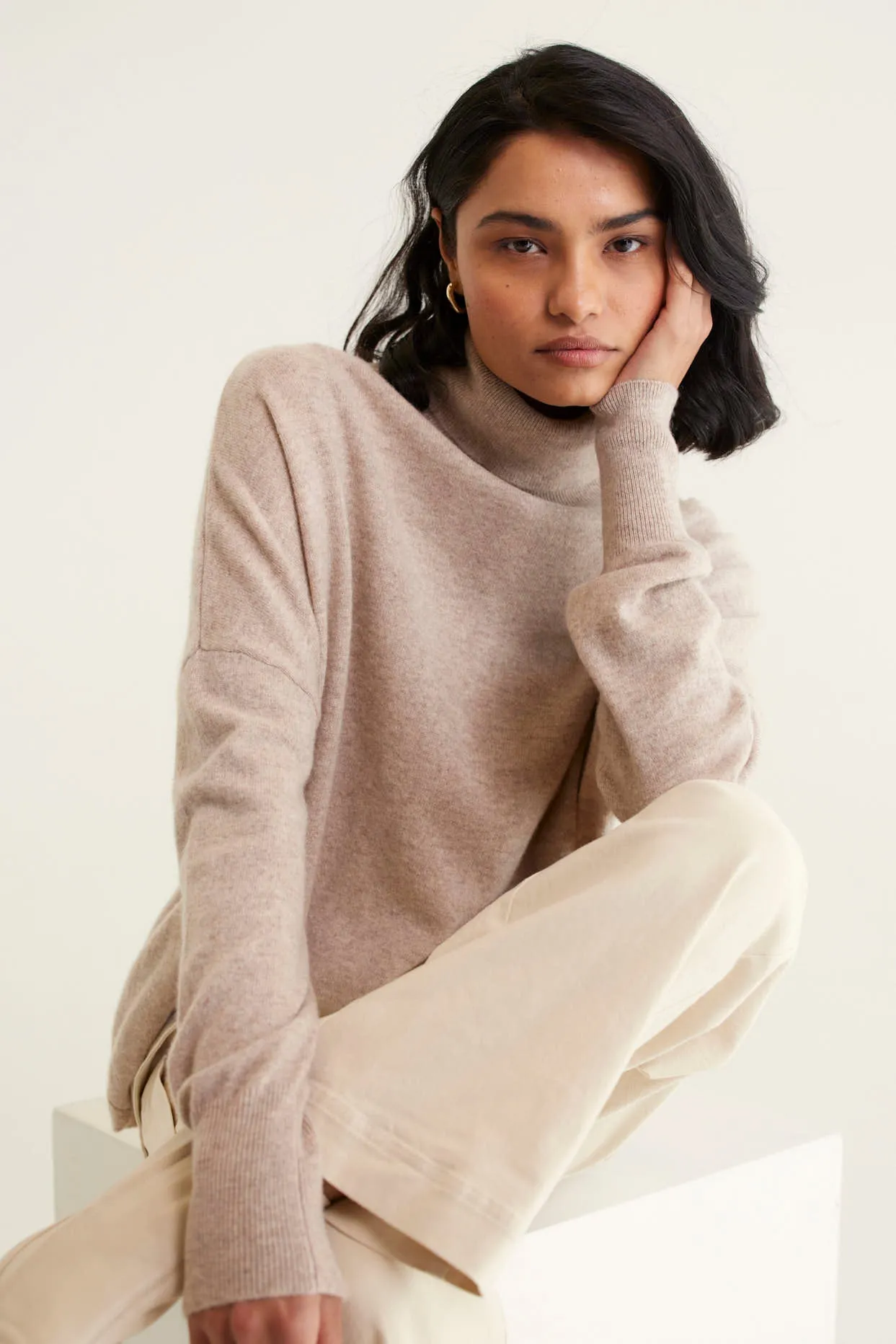 A Polo Bay Cashmere Sweater In Lightweight Beige