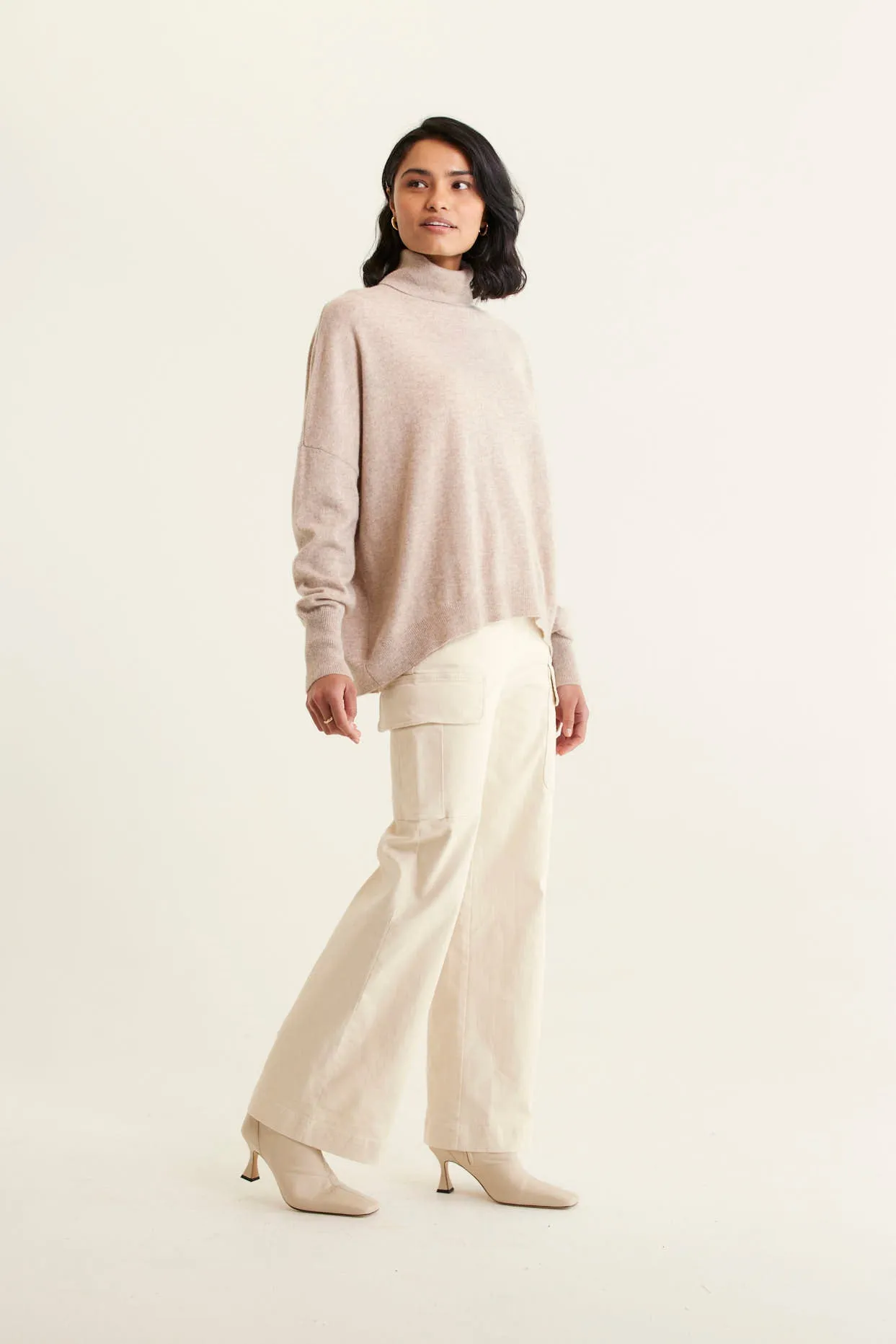 A Polo Bay Cashmere Sweater In Lightweight Beige