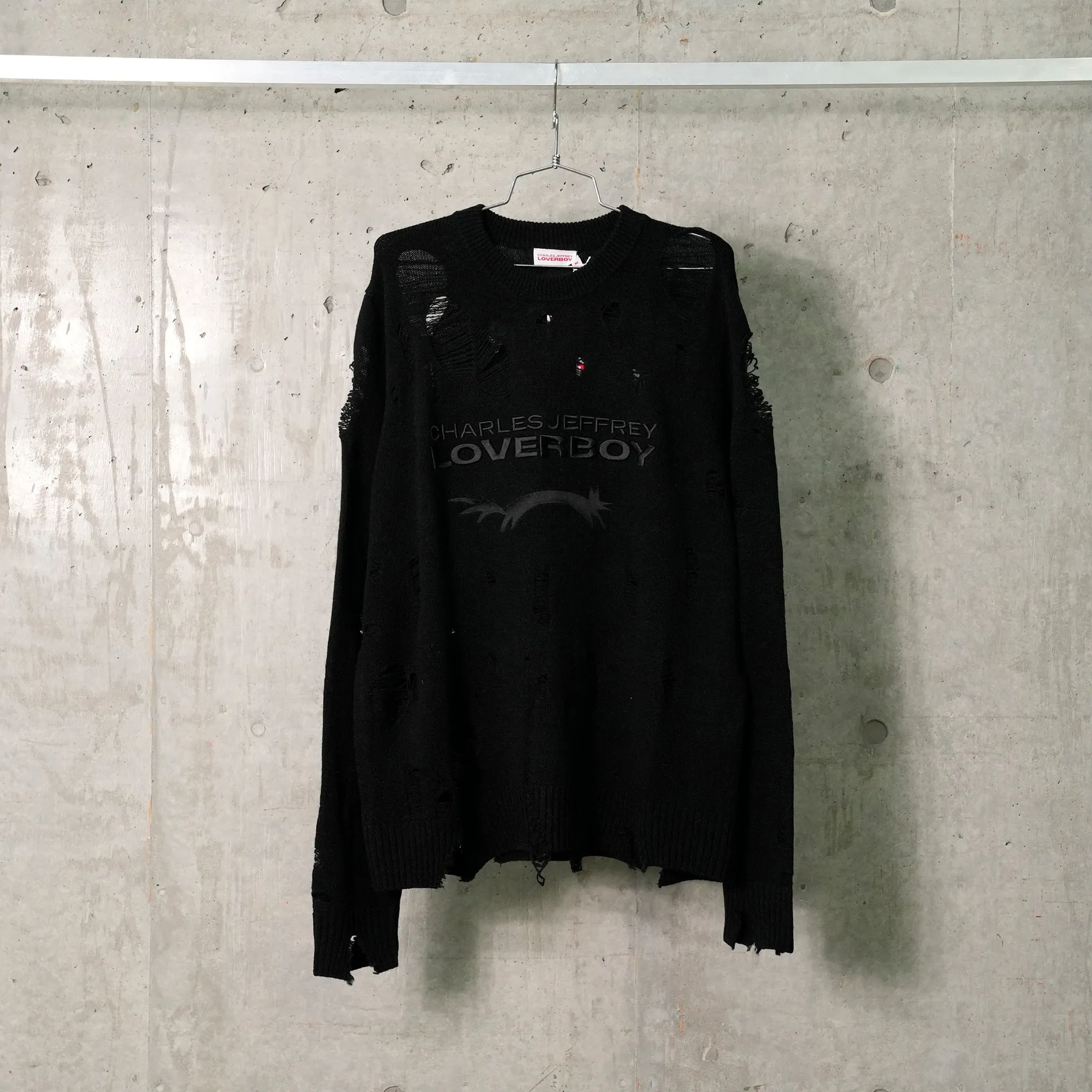 DISTRESSED LOGO JUMPER / BLACK