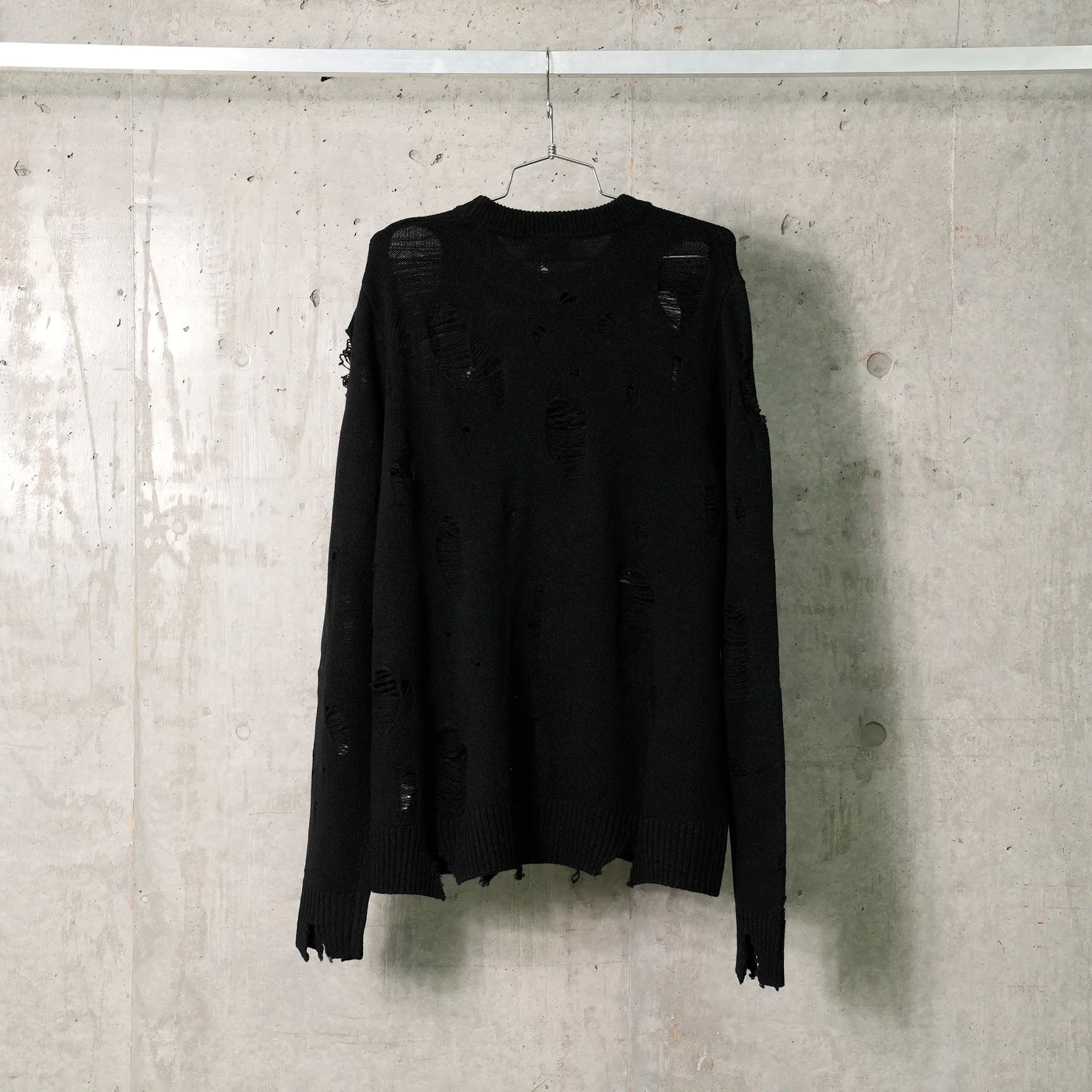 DISTRESSED LOGO JUMPER / BLACK