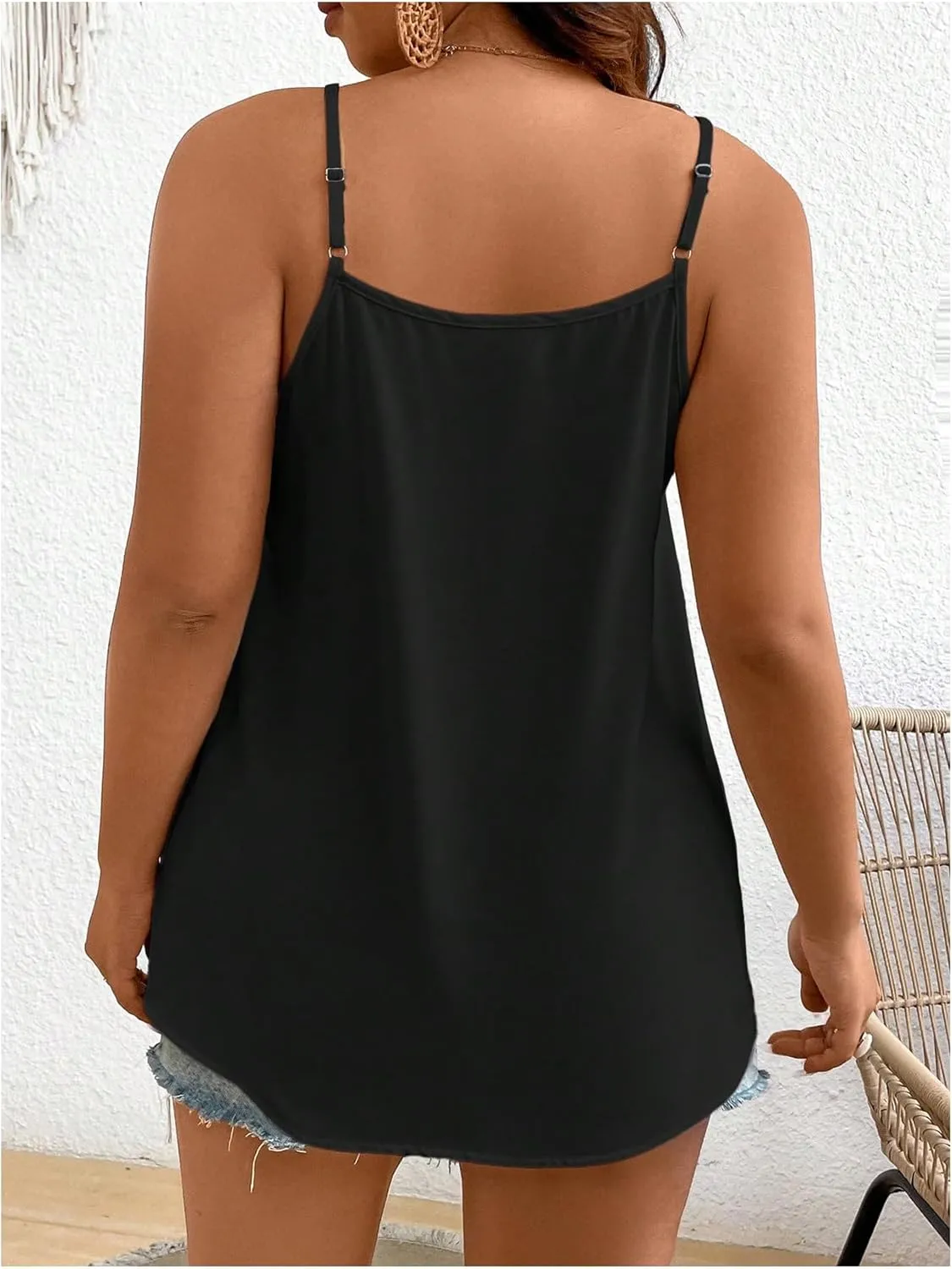 Milumia Women's Plus Size Lace Trim V Neck Cami Top Spaghetti Strap Casual Tank Tops