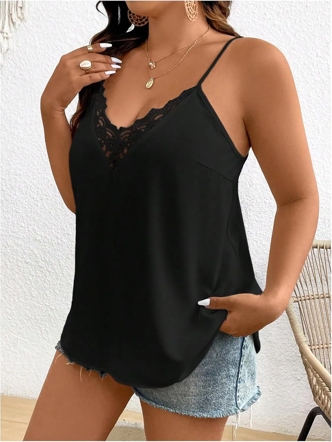 Milumia Women's Plus Size Lace Trim V Neck Cami Top Spaghetti Strap Casual Tank Tops