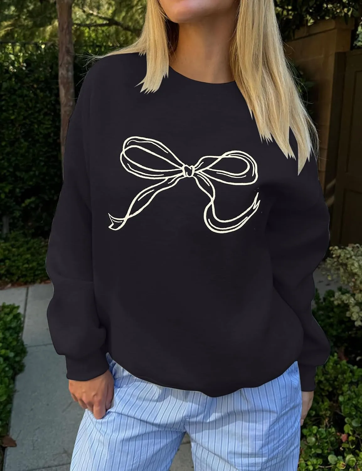 MISSACTIVER Women Bow Graphic Sweatshirts Oversized Pullover Sweatshirts Crewneck Pullover Tops 2024 Fall Fashion Clothes