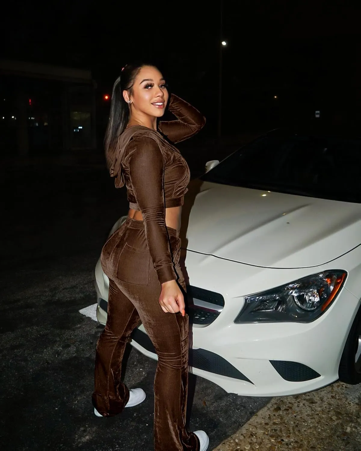 Womens 2 Piece Velour Tracksuit Two Piece Outfits for Women, Long Sleeve Crop Tops Flared Pants Jogging Sets